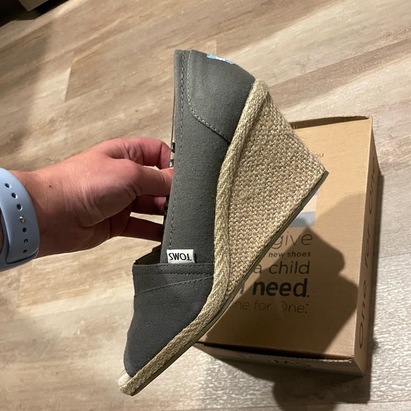 Toms woman’s wedges - Picture 3 of 8